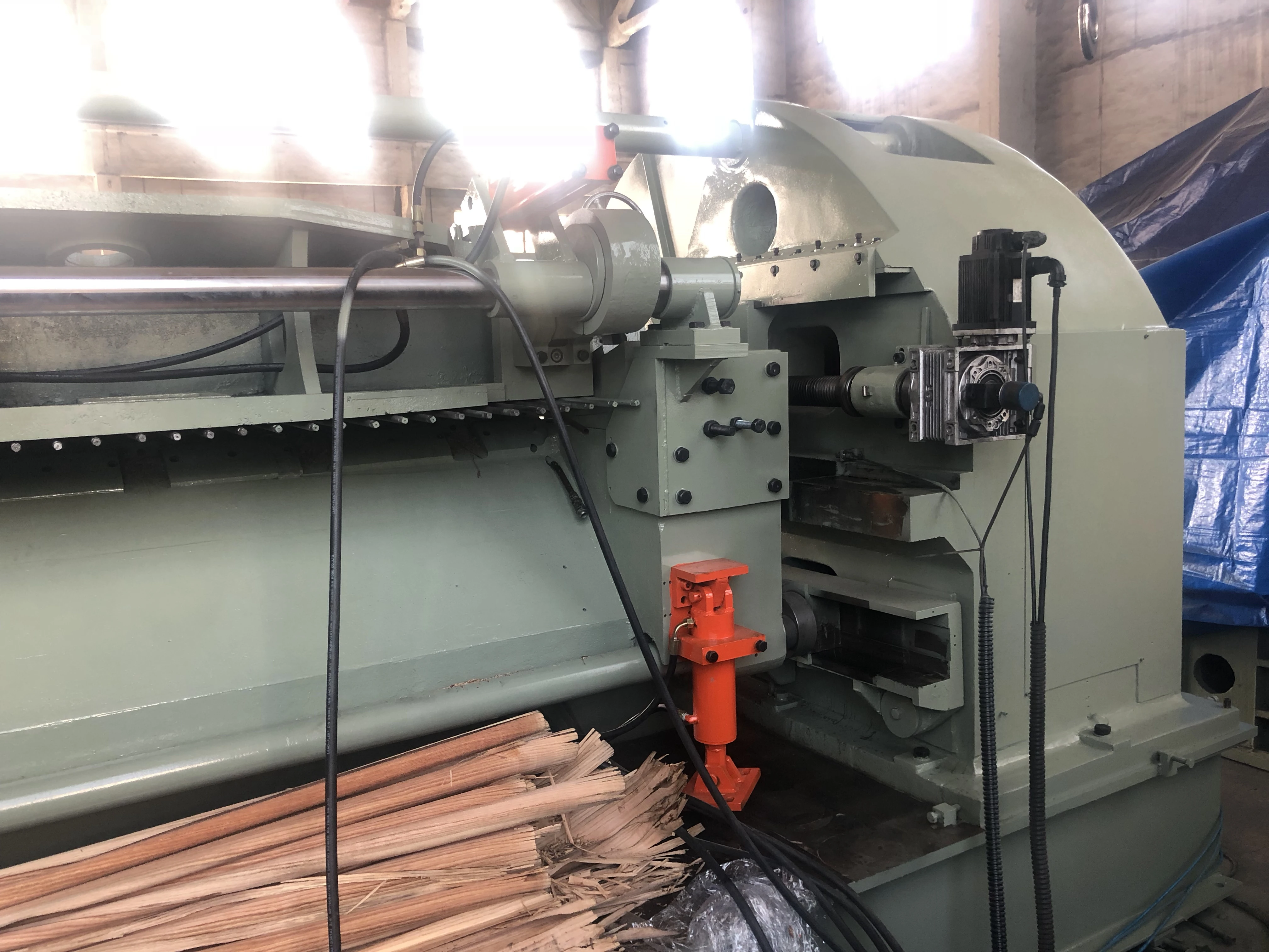 Heavy Machinery Peel Solid Wood Veneer Machinery Half Round Peeling Machine Slicer