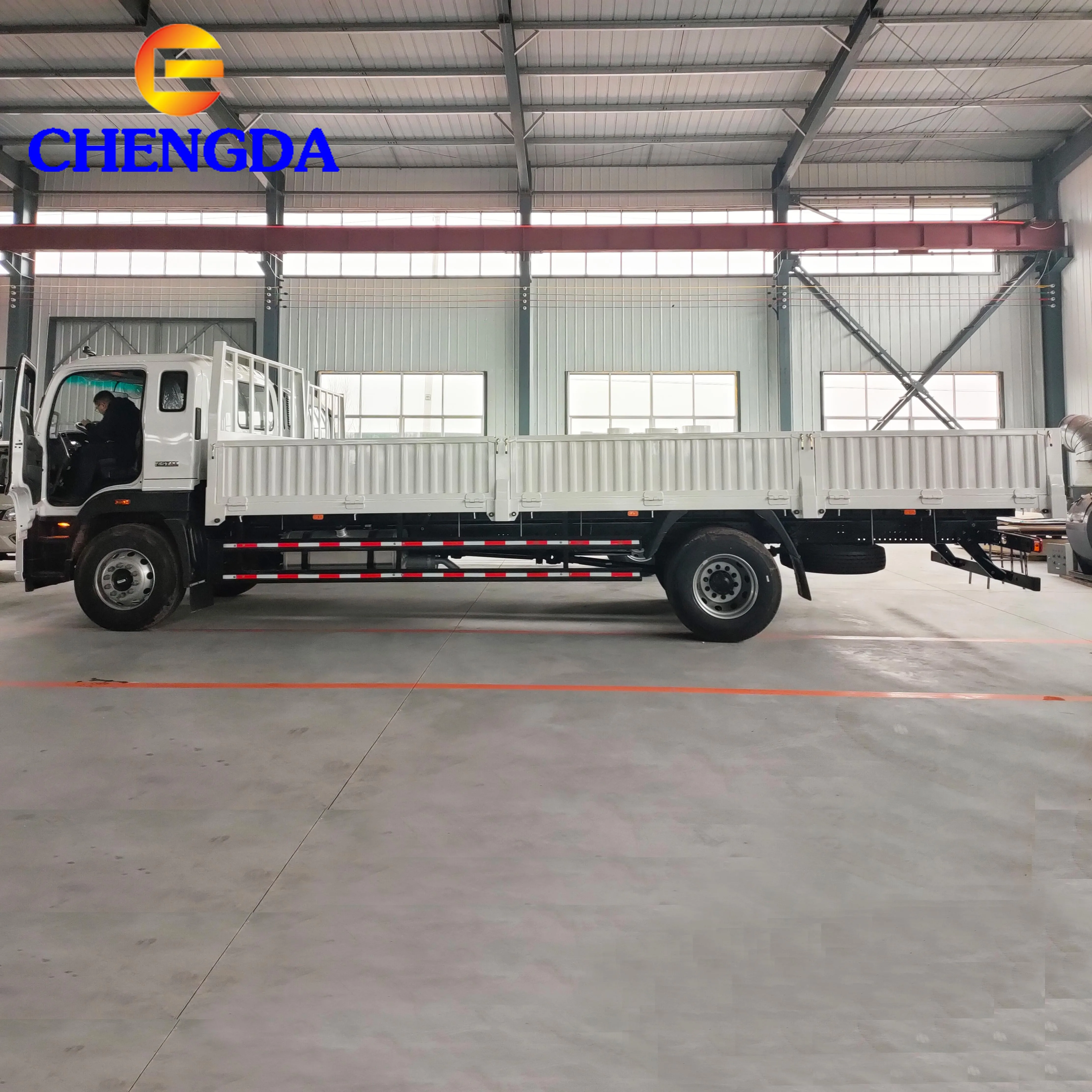 Foton Light Dury белый 4x2 6 колесный грузовик для