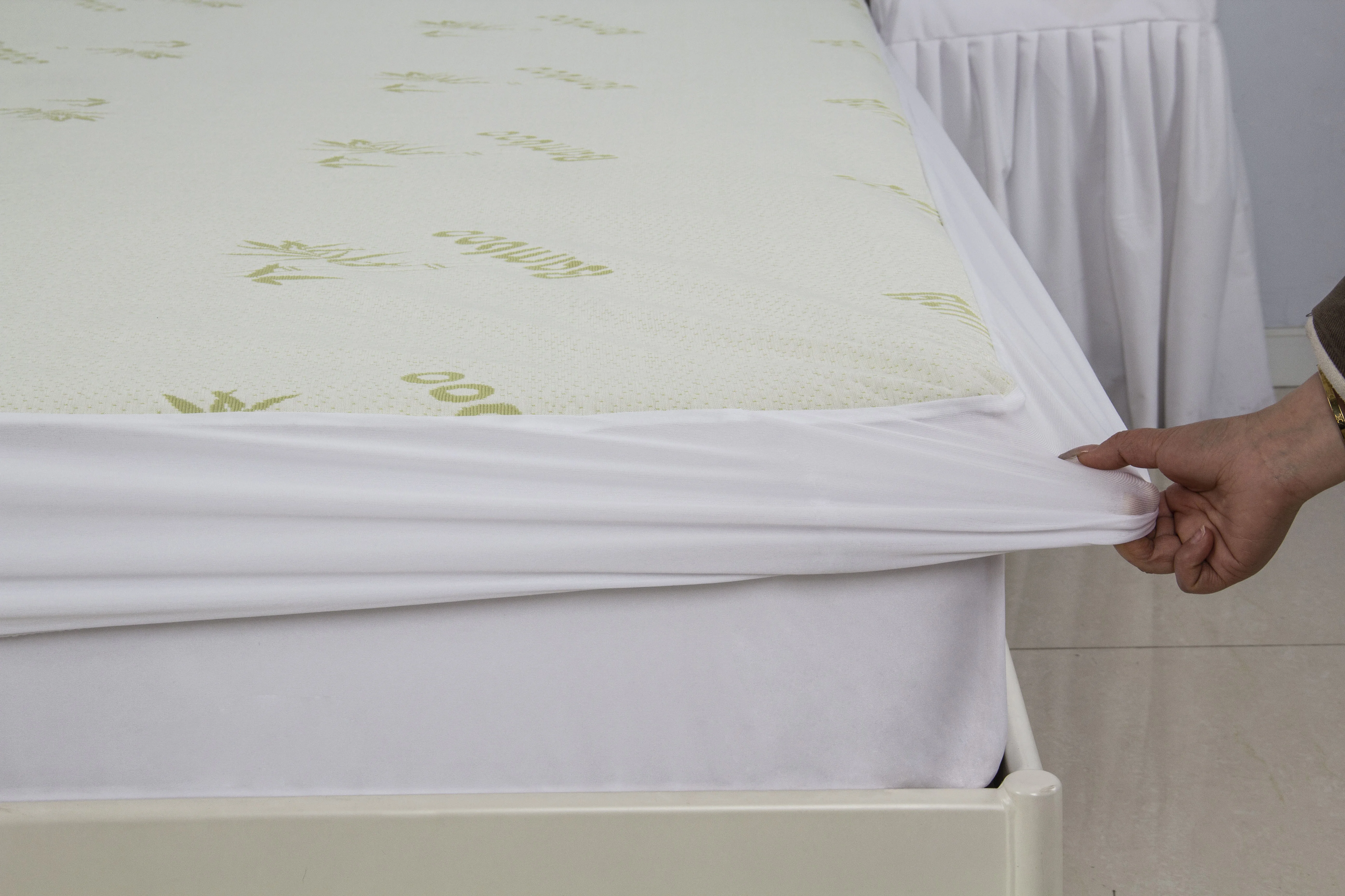 100% Waterproof Mattress Protector King Size Bamboo Mattress Cover 3D Air Fabric Mattress Pad Cover Smooth Soft Breath