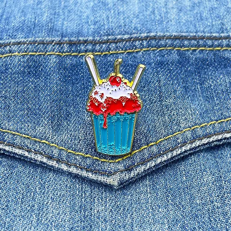 Брошь в виде рожка