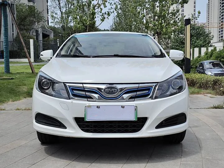 Подерженный автомобиль BYD E5 работающий в режиме онлайн с односкоростным чистым электрическим 2019 компактный