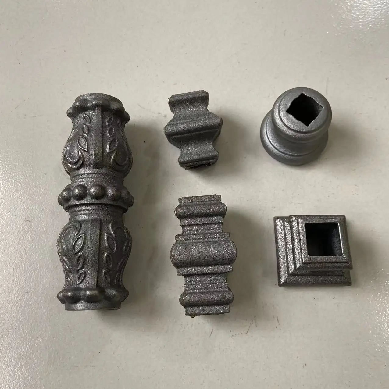 China Factory Cast Iron Collars Ornamental Wrought Studs for Stair