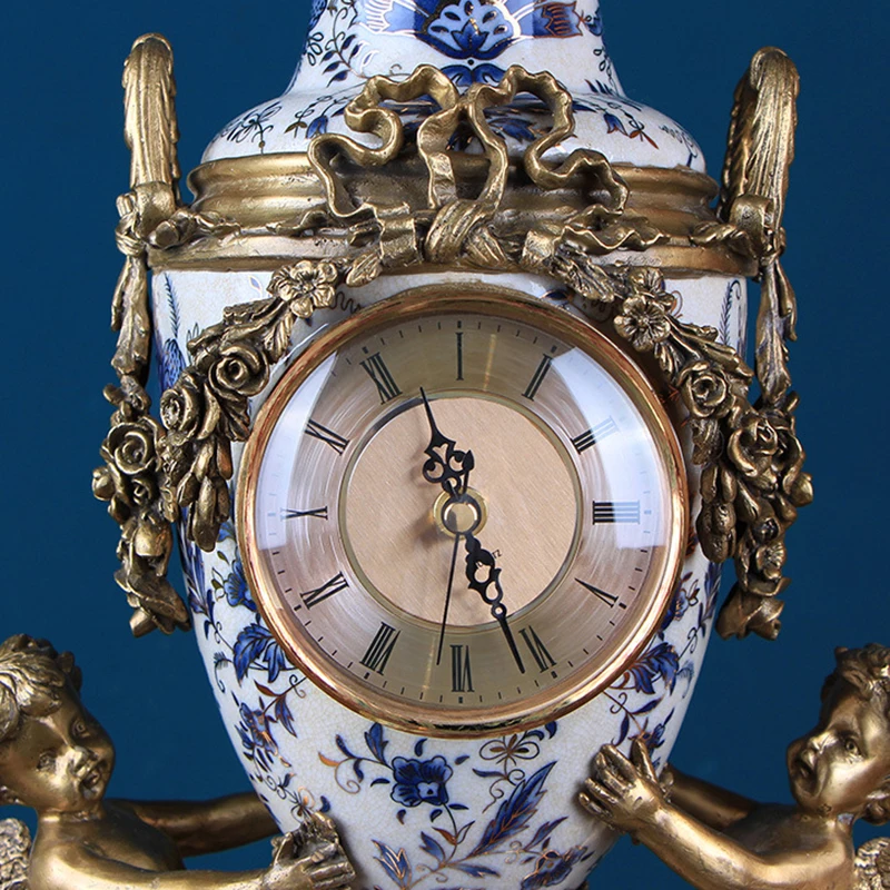 Европейский Американский Античный Декоративный синий и белый фарфор с бронзовыми часами ангела