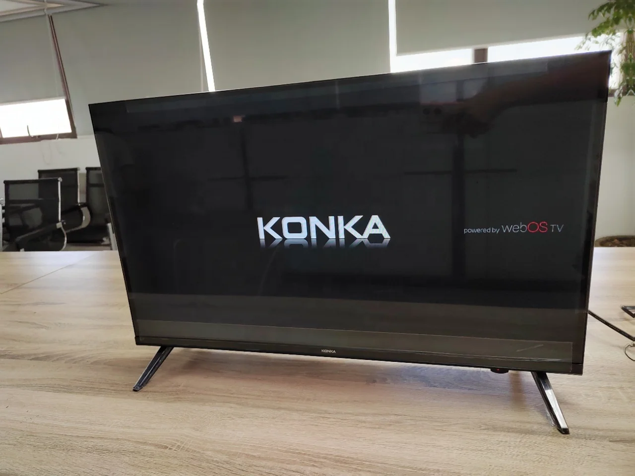 Konka 32-дюймовый телевизор хорошо продается с новой поддержкой для