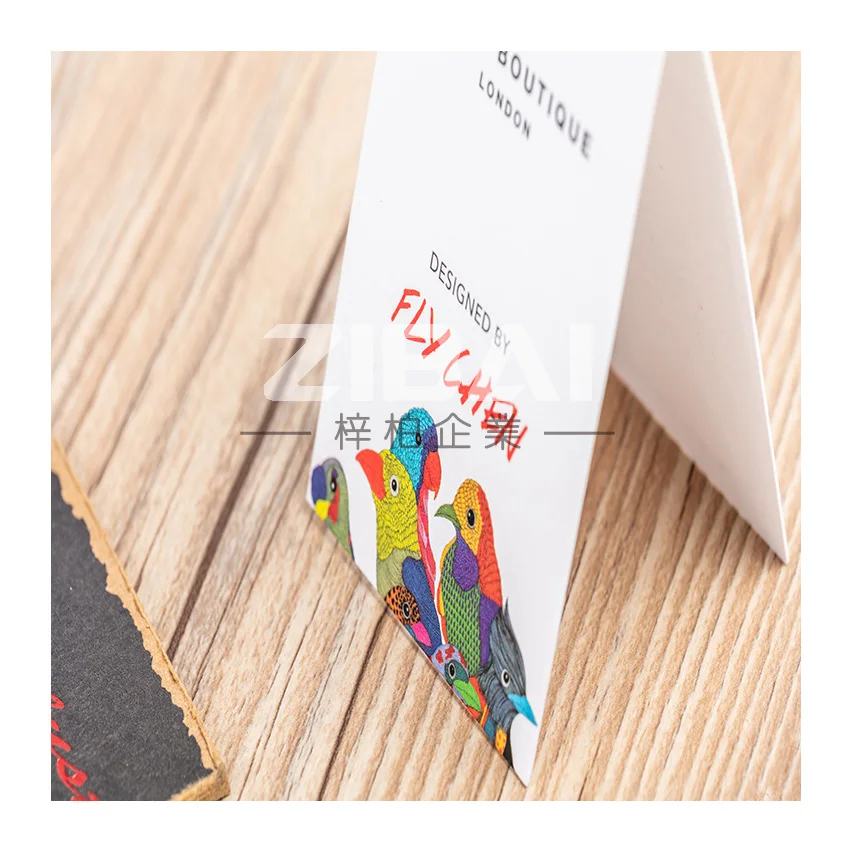 
Китайский производитель, изготовленный на заказ, бирка для одежды, пластиковая и картонная крафт-бумага, УФ-Золотая печать 