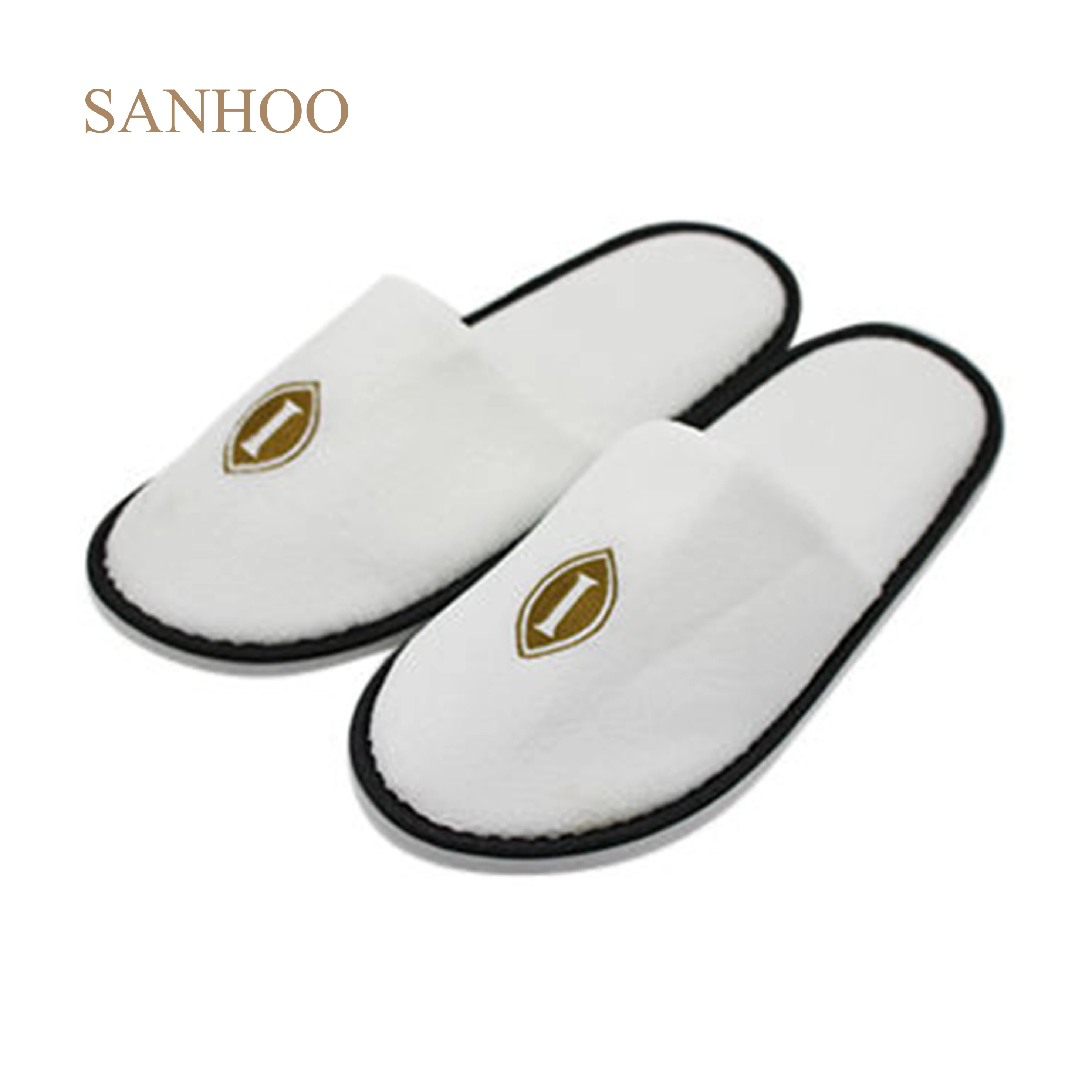 SANHOO Luxury Fluffy Slippers Embroidery Logo Hotel Supplies Slippers Designer EVA Sole Sheet Hotel Slippers