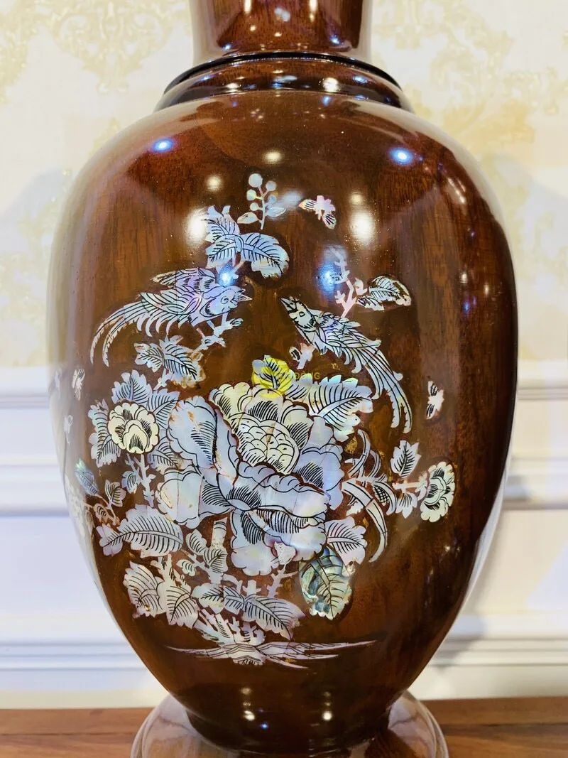 Decorative vase with snails by hand (Chinese feng shui water hyacinth)