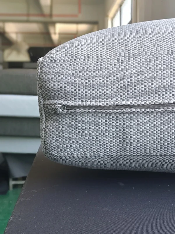 Lightweight Quilted Waterproof Camping White Seat Cushion Custom Olefin Zipper with Foam & Floor for Outdoor Activities