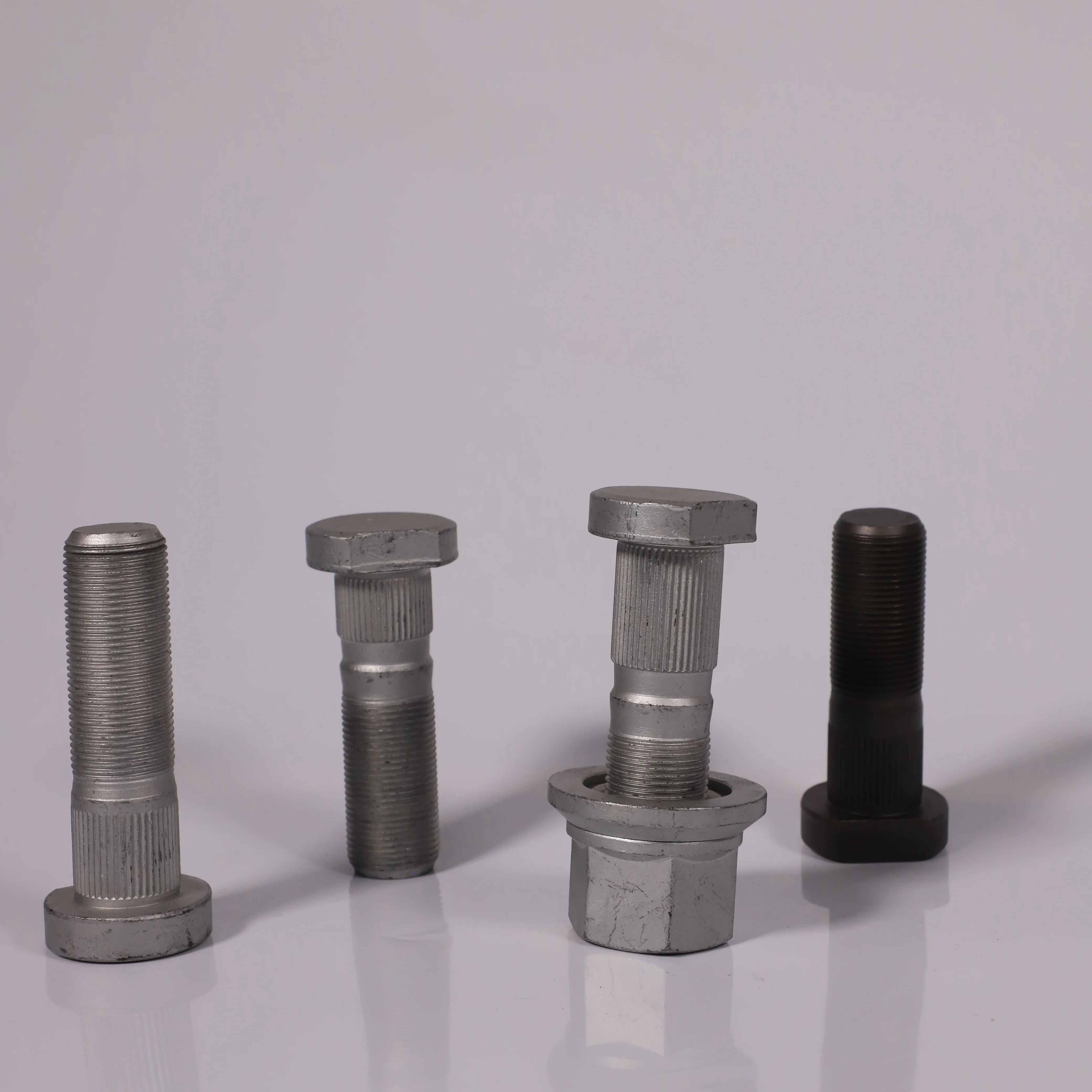 SAF  wheel bolts and nuts  M22X1.5X83  OEM1303107411