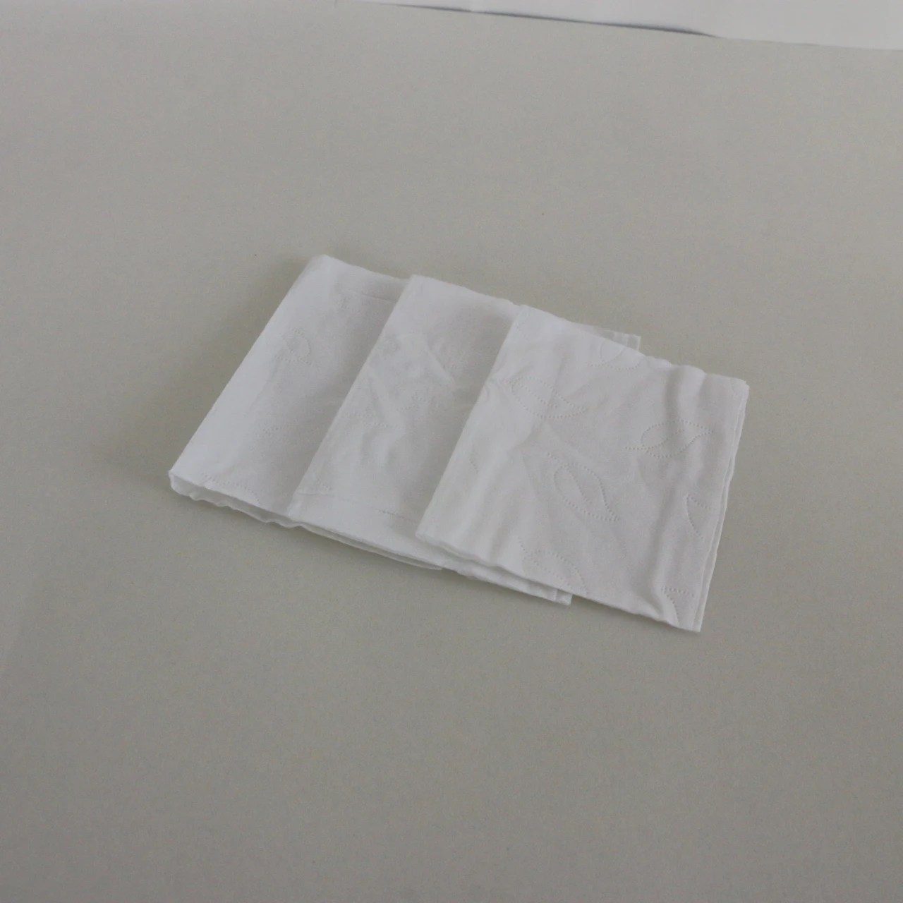 Низкий минимальный заказ коммерческий рулон туалетной бумаги белая салфетка для ванной большой