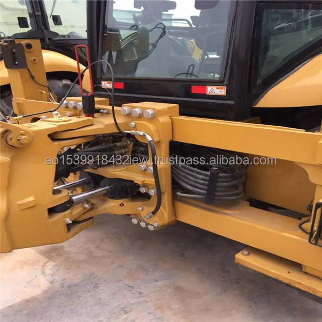 Реальный снимок экскаватора-погрузчика catapillar CAT430F