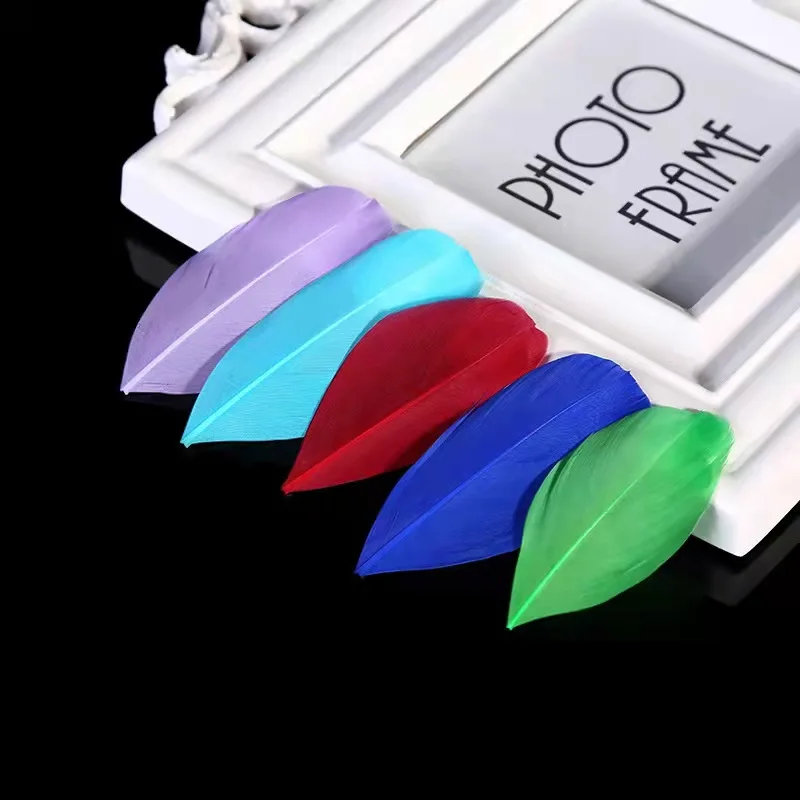Factory Price Dyed Colored 4-8cm Goose Feather Tops for wholesale Hats Garment Accessory Decoration