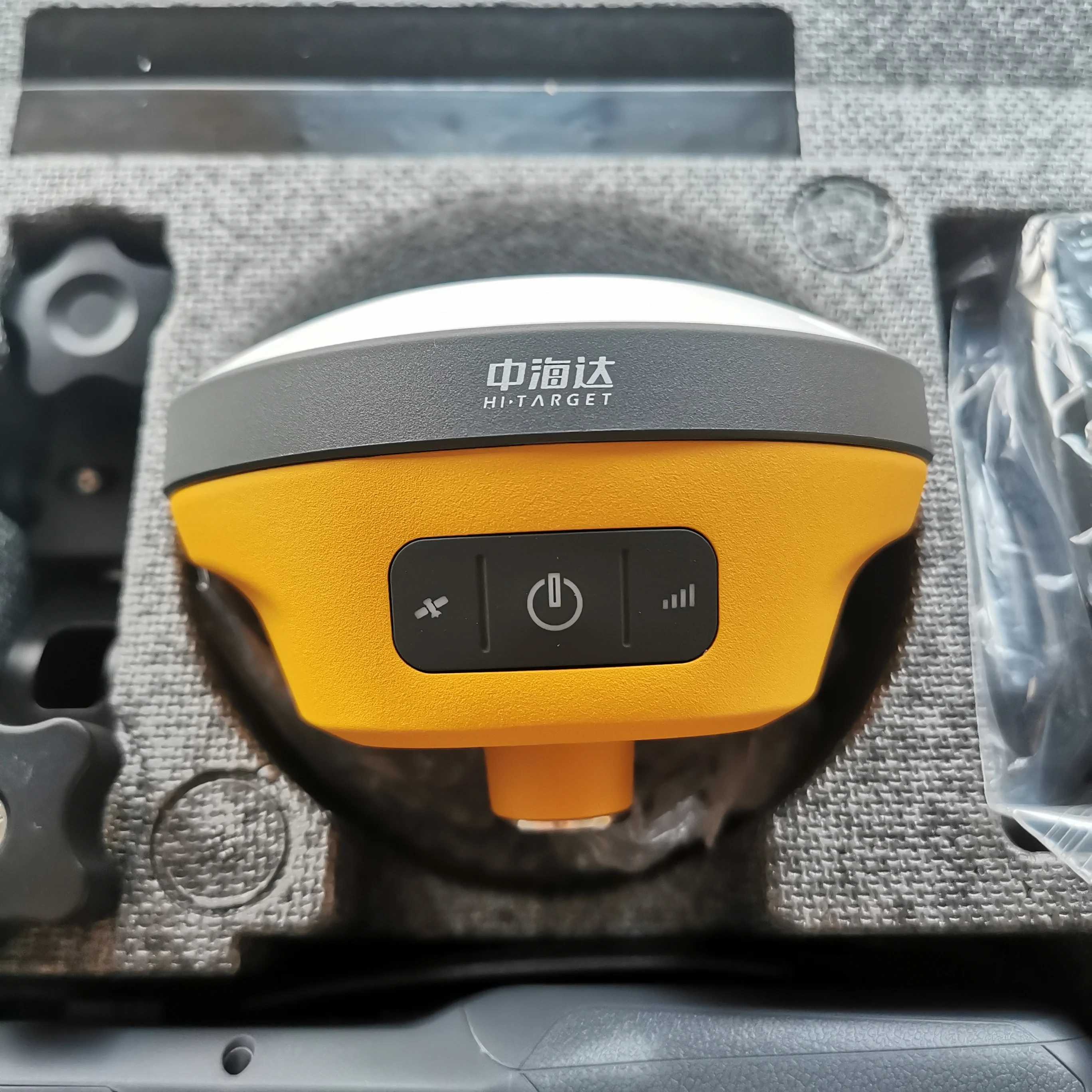 ip67 complete surveying equipment   V200 gnss rtk base and rover