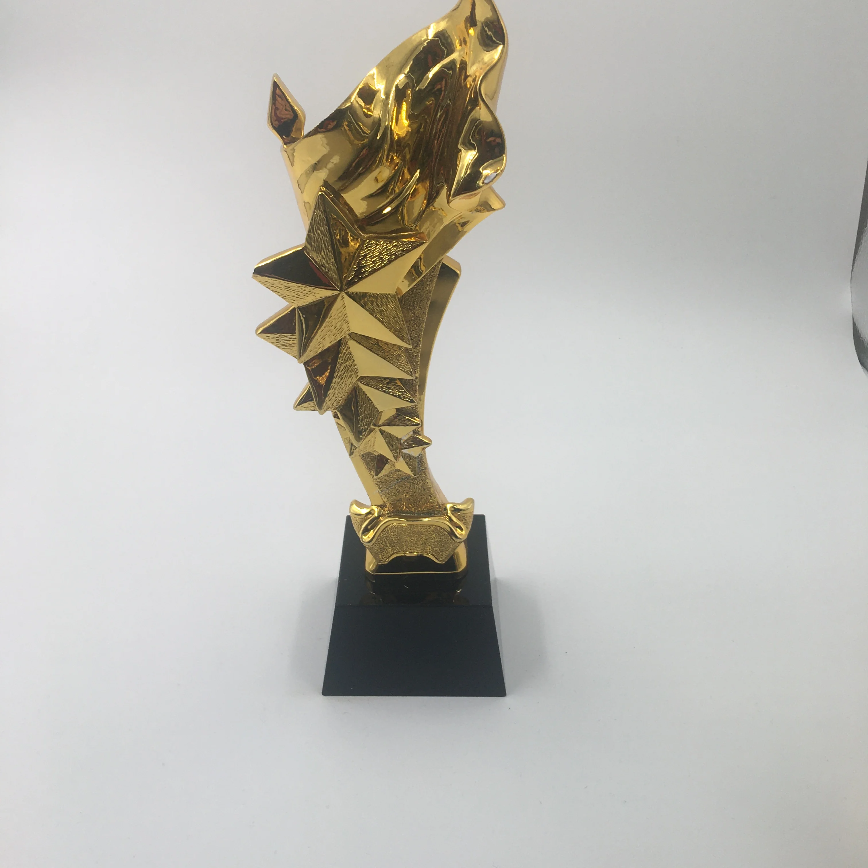 Yiwu manufacturer sports  resin trophy wholesale custom medals and trophies