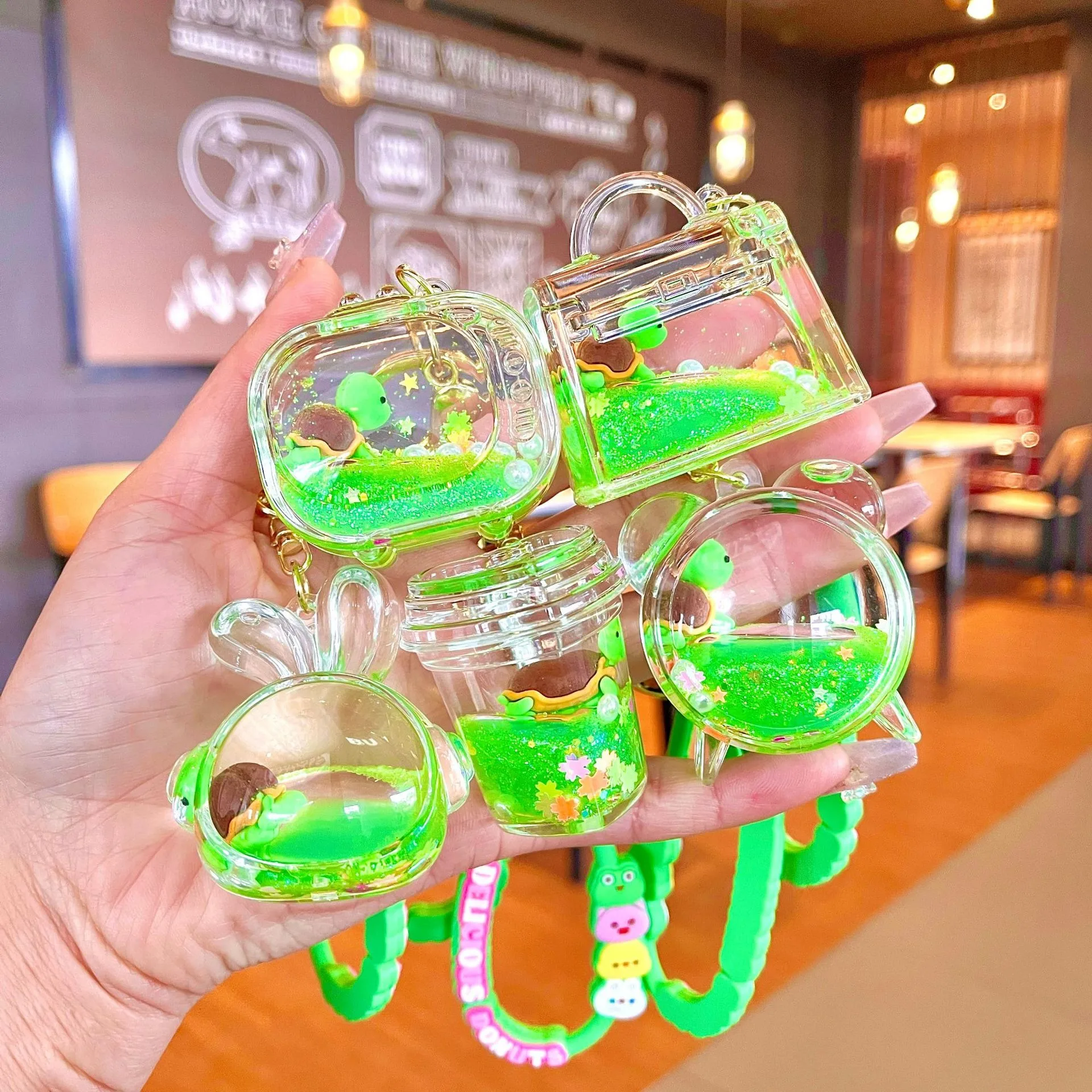 2024 New Creative Design Student School Bag Pendant Cute Green Underwater World Oil Into Bottle Bag Cup Floating Turtle Keychain