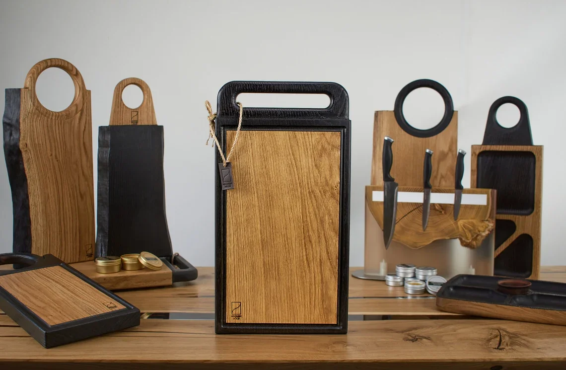 Natural Wood Chopping Board with Handle Massive Black Cutting Board Oak Charcuterie Tray Custom Engraved Kitchen Chopping Board