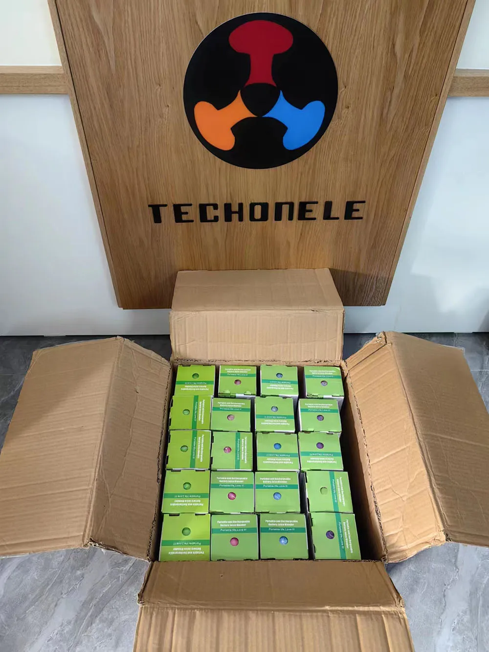 small kitchen appliance portable juice extractor machine domestic kitchen tools smart mini juicer bottles electric