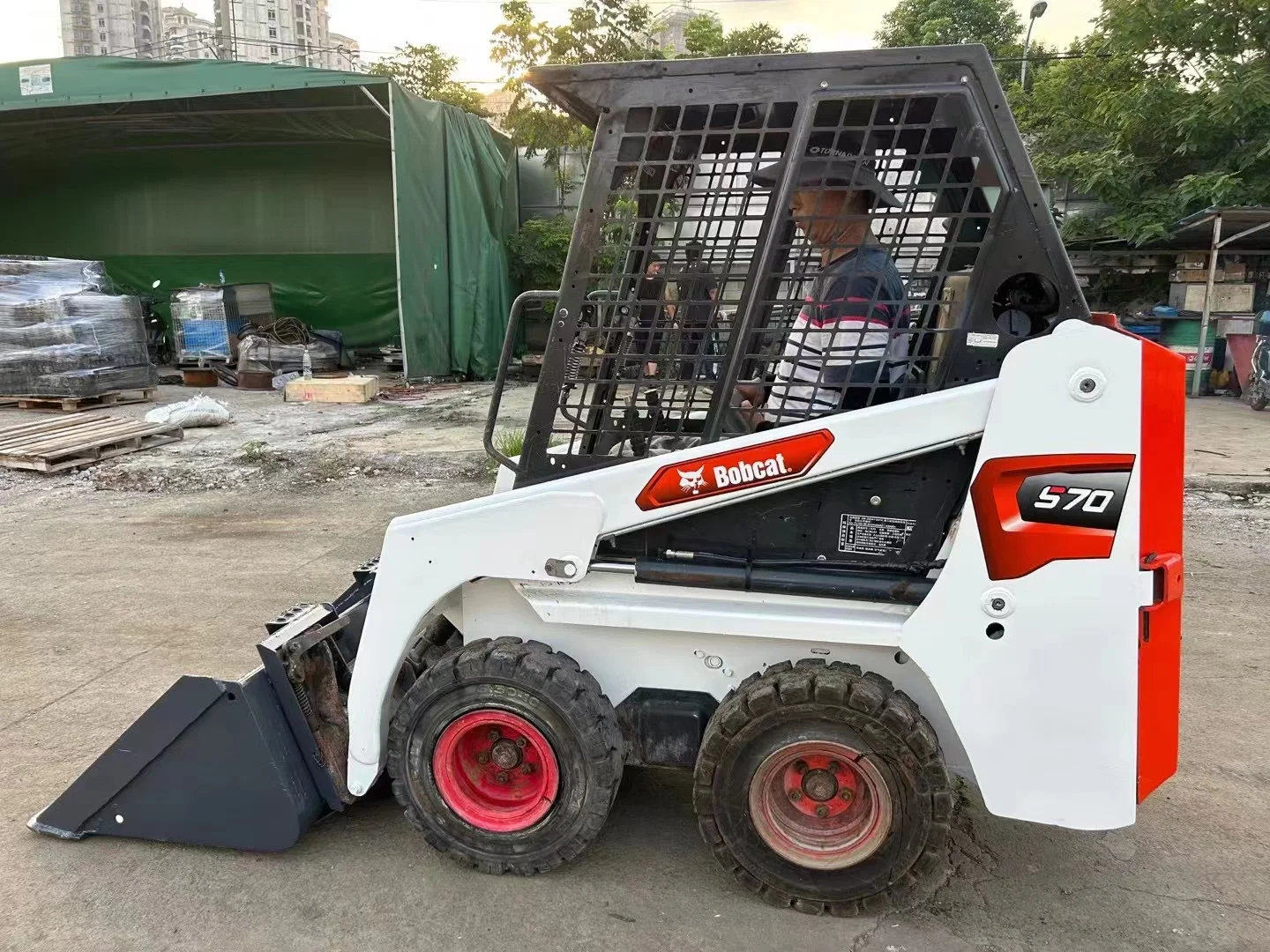 1000kg Used Engineering Construction Machinery Building Mini Small Bobcat Slip Loader,Bobcat S70 Mini Loader of low price