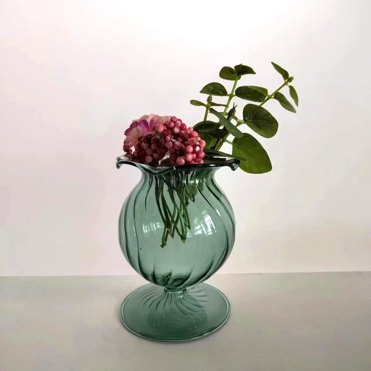 Wholesale Small Glass Vase Hand Blown Glass Flower Vase Tabletop Centerpiece Home Decoration Reusable