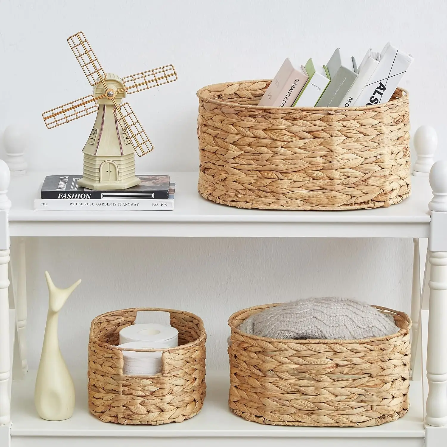 Wicker basket A circular wicker storage basket with a built-in handle for tissue A large storage basket for shelves