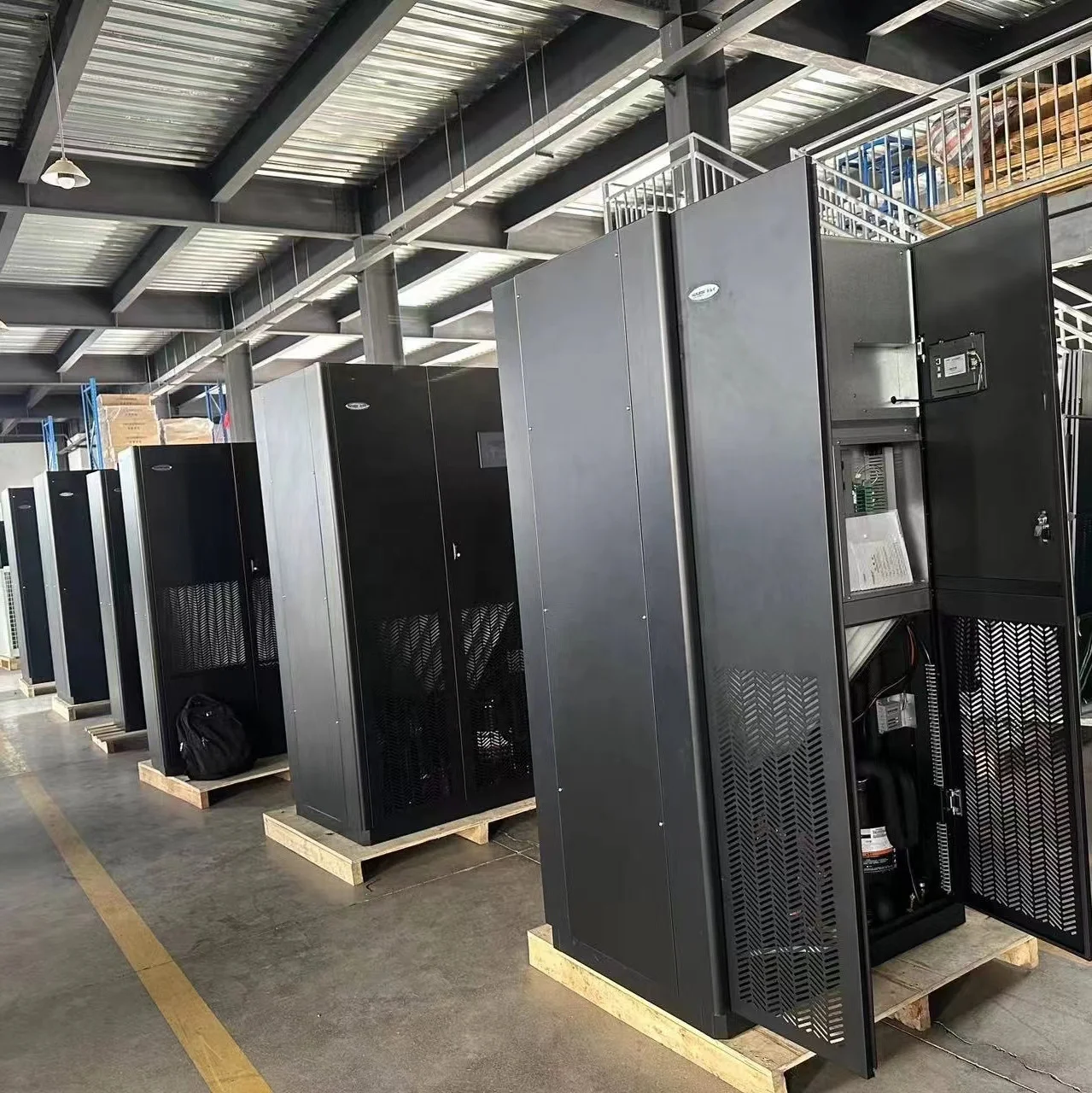 HVAC Air-cooled Chilled Water Type 130KW Precision Air conditioner Supplier in Data Center with Supporting Warranty Service