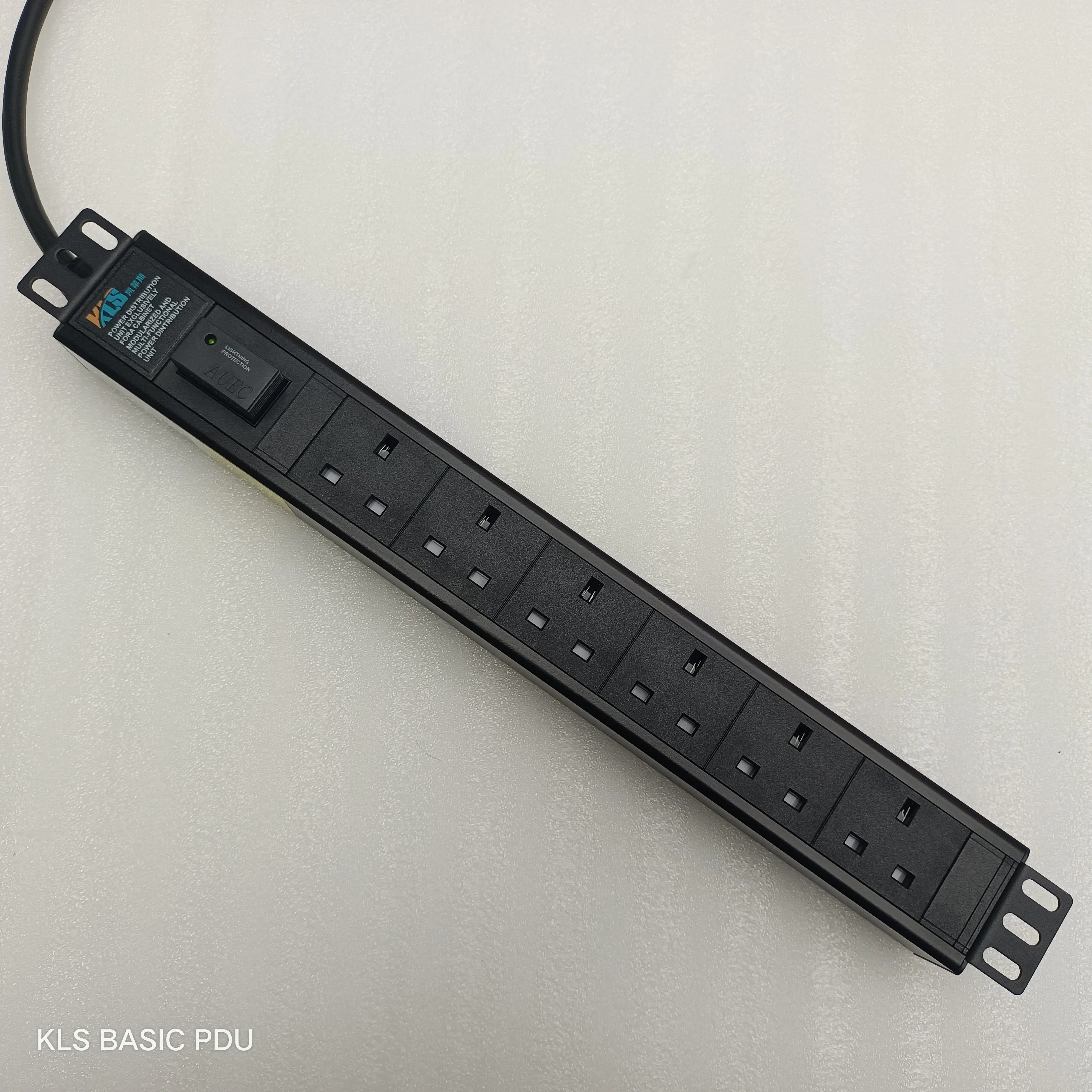 Коммутируемый распределительный агрегаты Pdu 1 фаза 16a 250v Basic Pdu для промышленного использования 110v ~ 250v