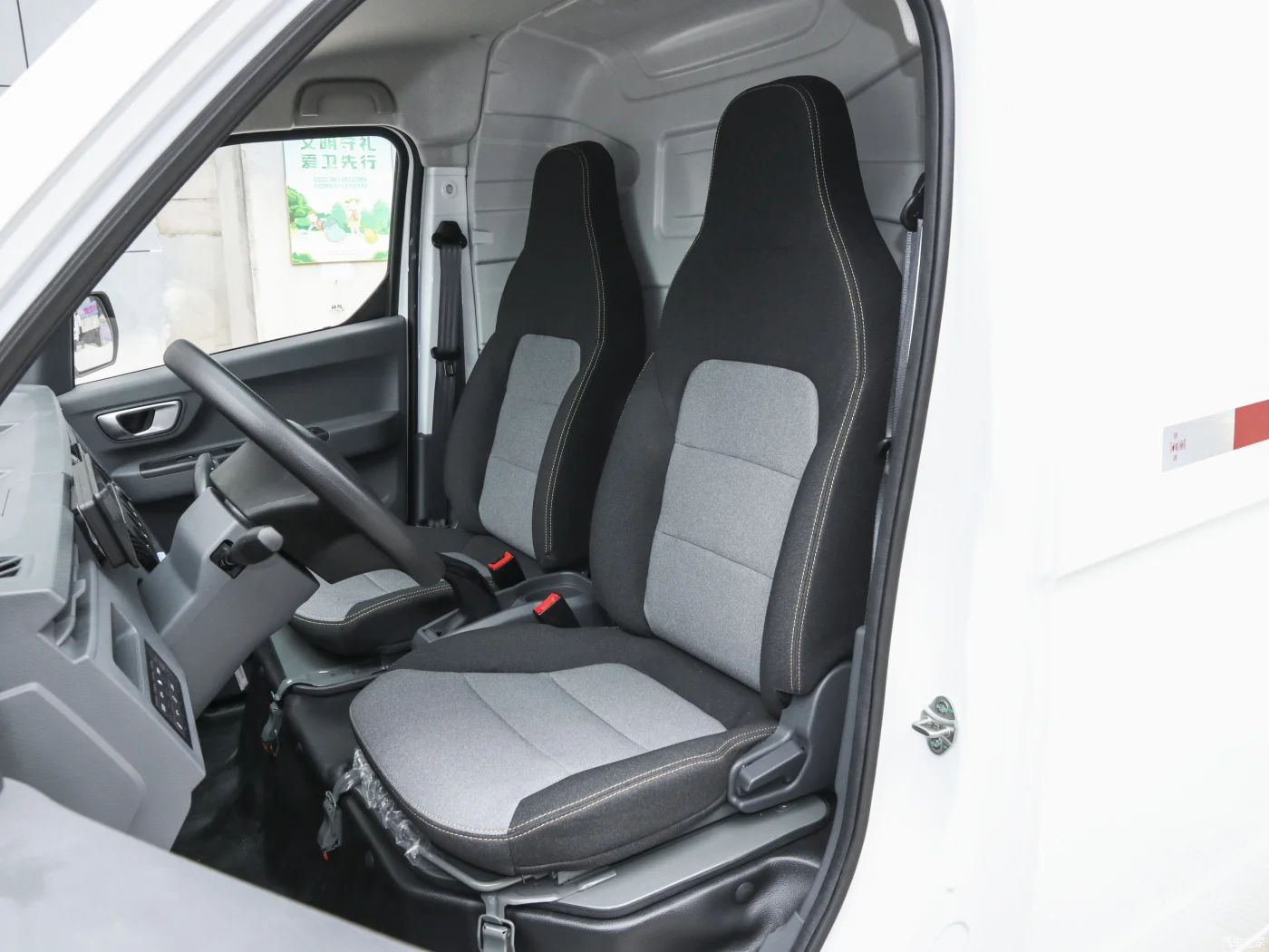 Chinese electric vehicle EV electric van cargo van long range