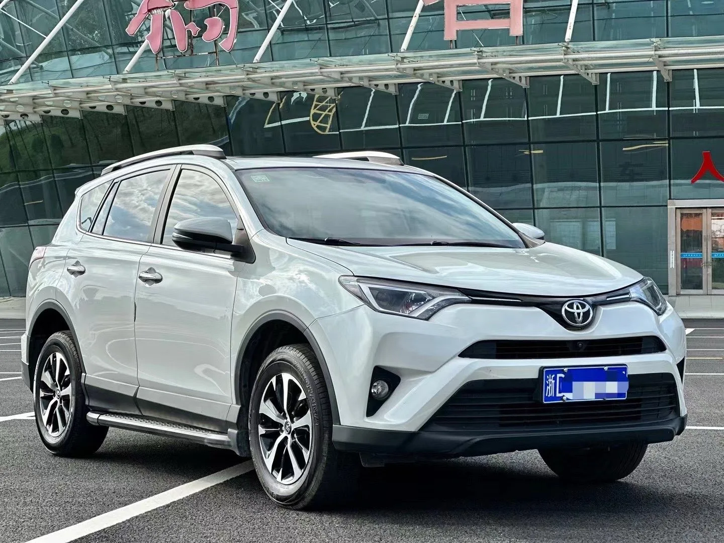 Оптовая цена достаточно используемые Toyota RAV4 все модели и типы доступные 2 0 л подержанные автомобили RAV 4 для продажи