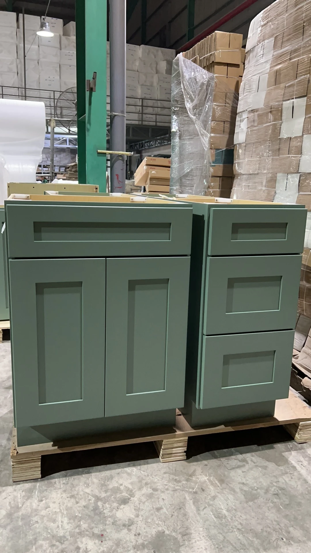 Vietnam Factory Wholesales RTA Kitchen Cabinets High Quality Plywood Carcass Complete Sets With Drawers and Shelves