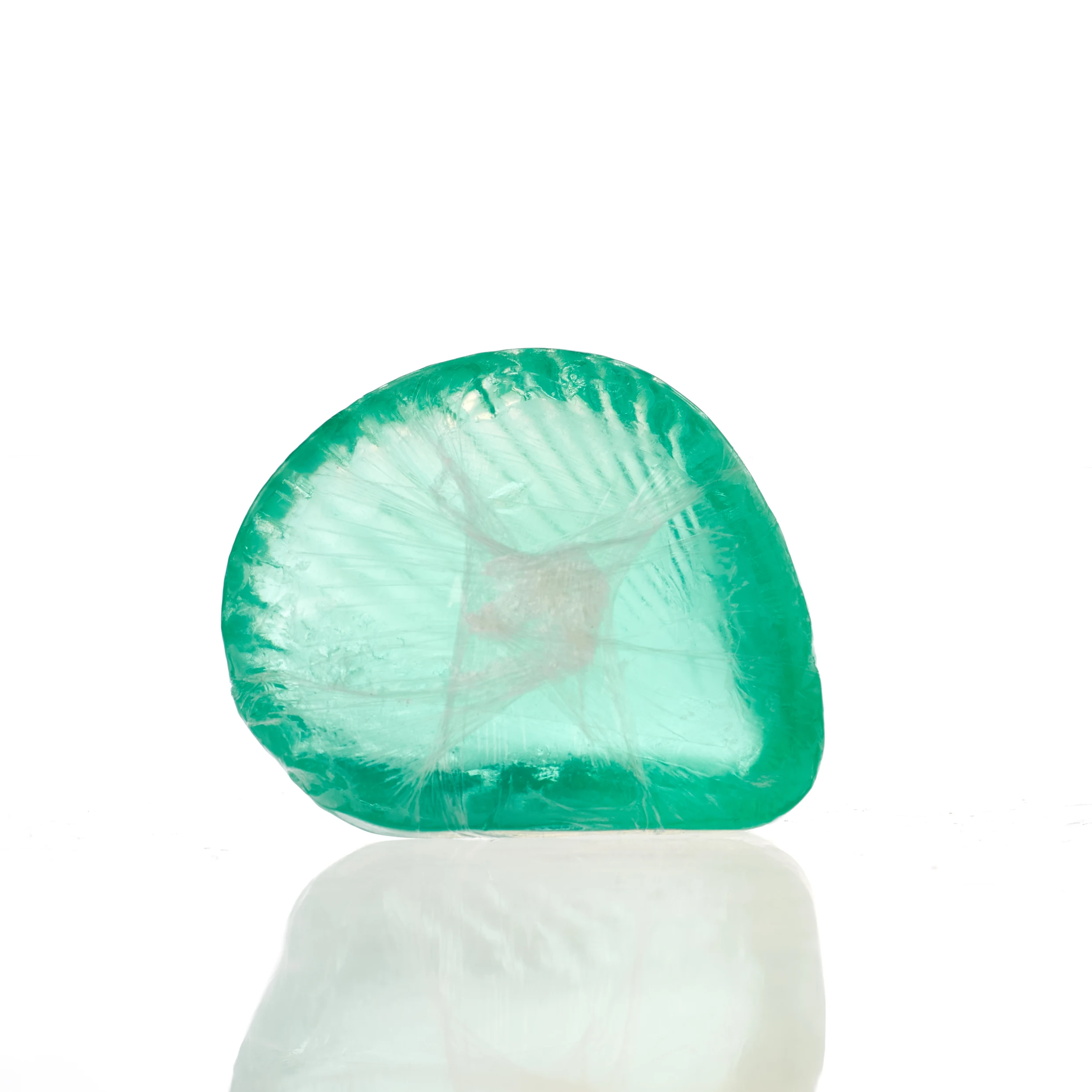 Небольшое индивидуальное органическое мыло в виде ракушек для