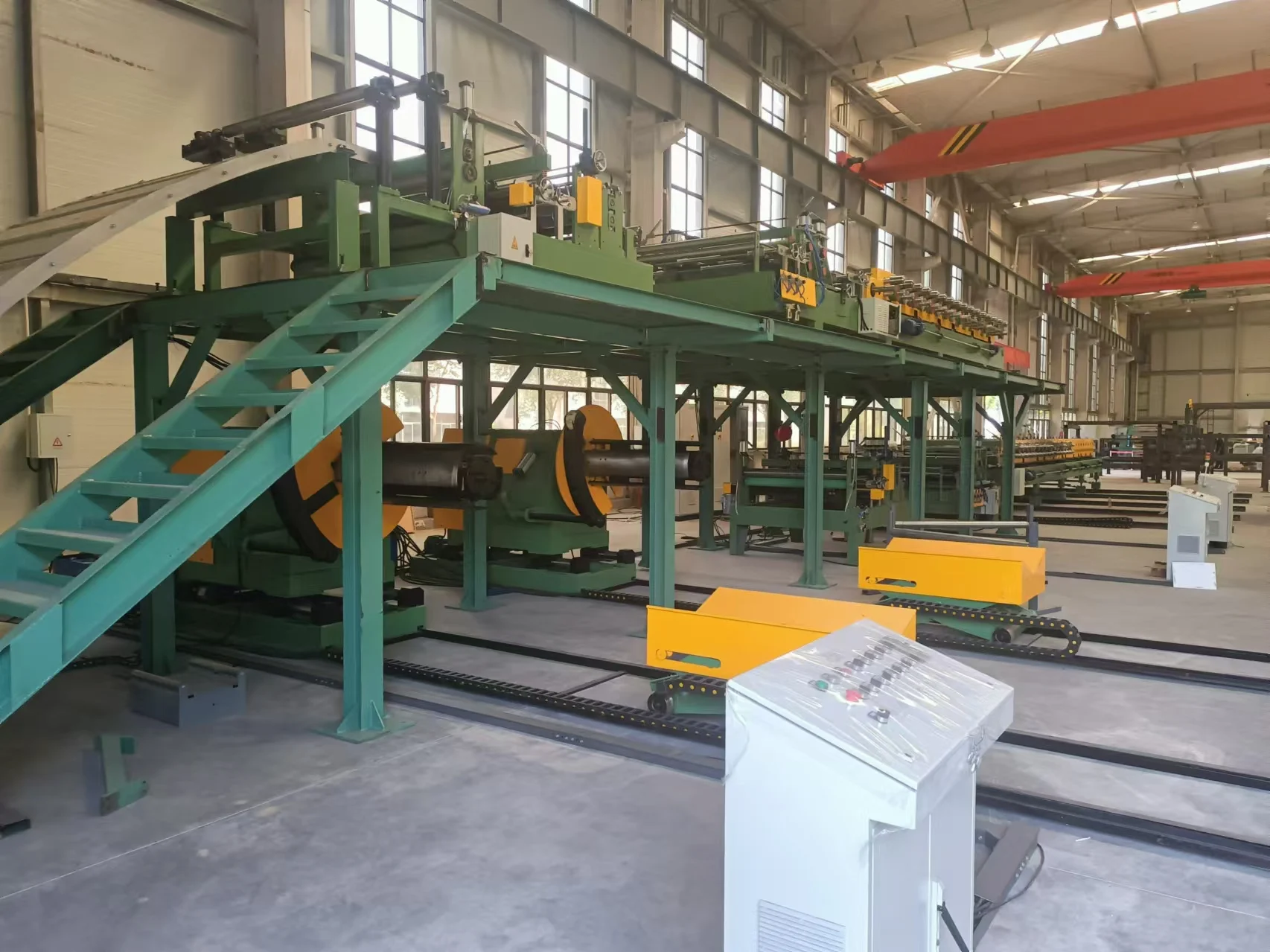 New Automatic Continuous PU Sandwich Roof Wall Panel Production Line Making Machine