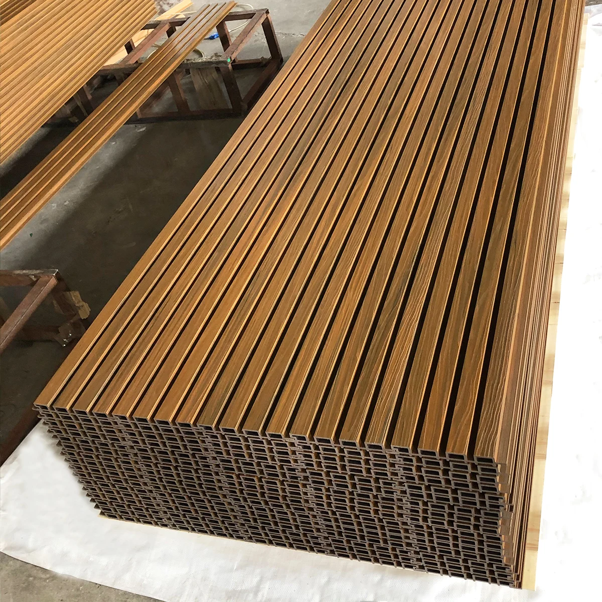 Wooden Grain Lamin Waterproof Wpc Wall Panel Decoration outdoor Wpc Clad Wpc Fluted Wall Panels