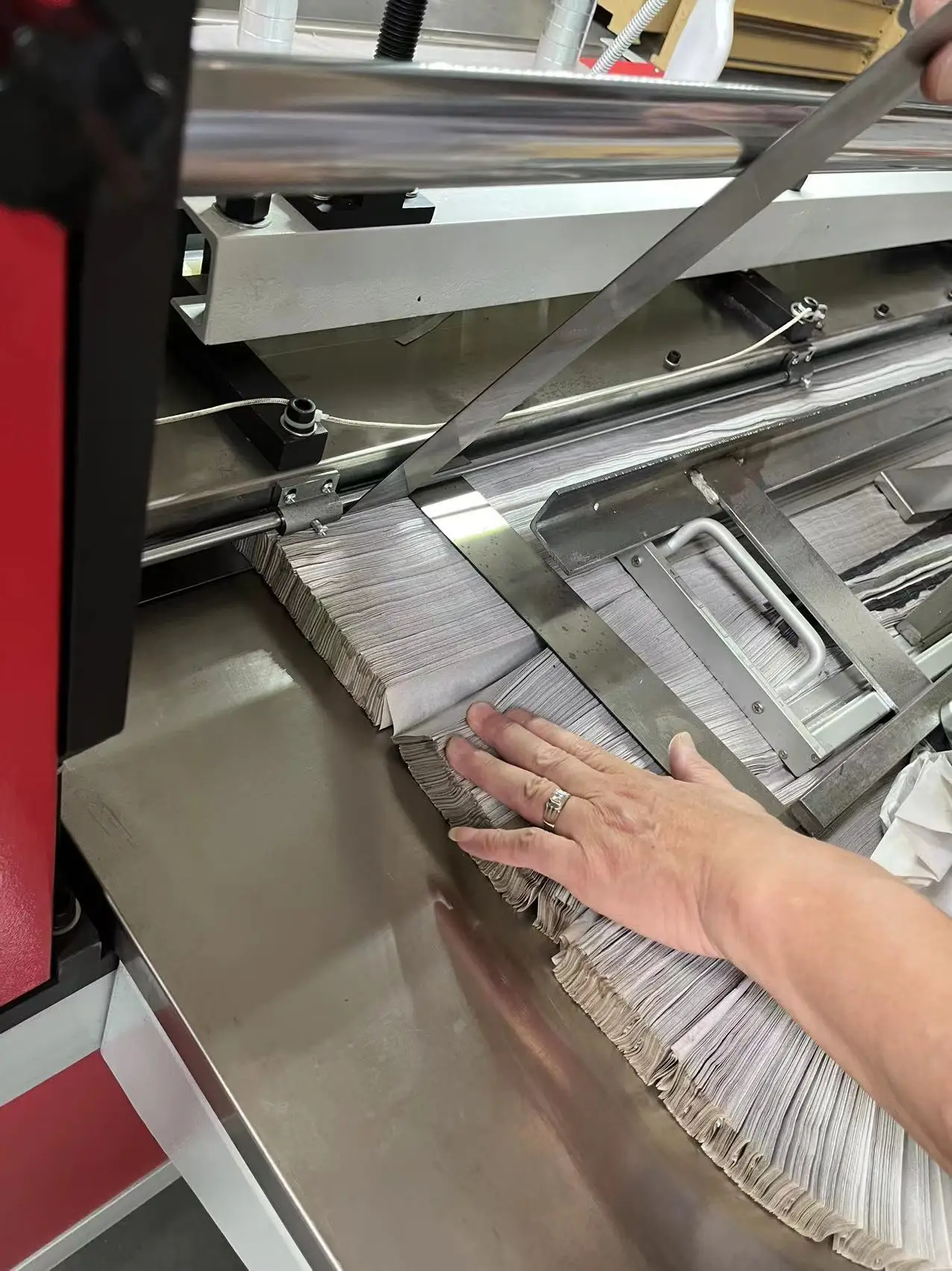 Fully automatic folding pleated mesh machine/pleated sunshade fabric/pleated non woven fabric