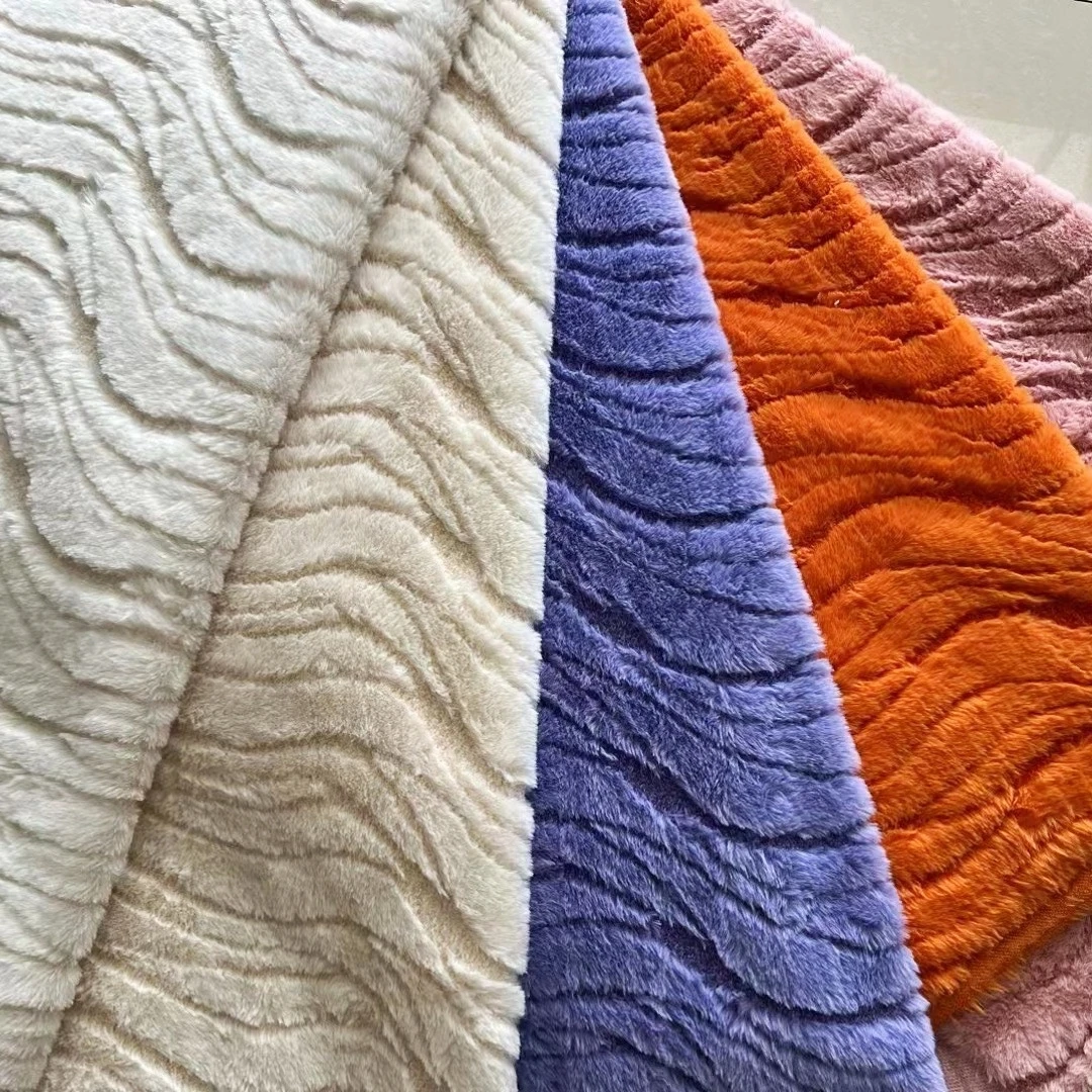 Оптовая продажа инвентарь игрушки одежда 100% полиэстер 340 г/м2 плюшевая вязаная жаккардовая ткань из искусственного меха кролика/