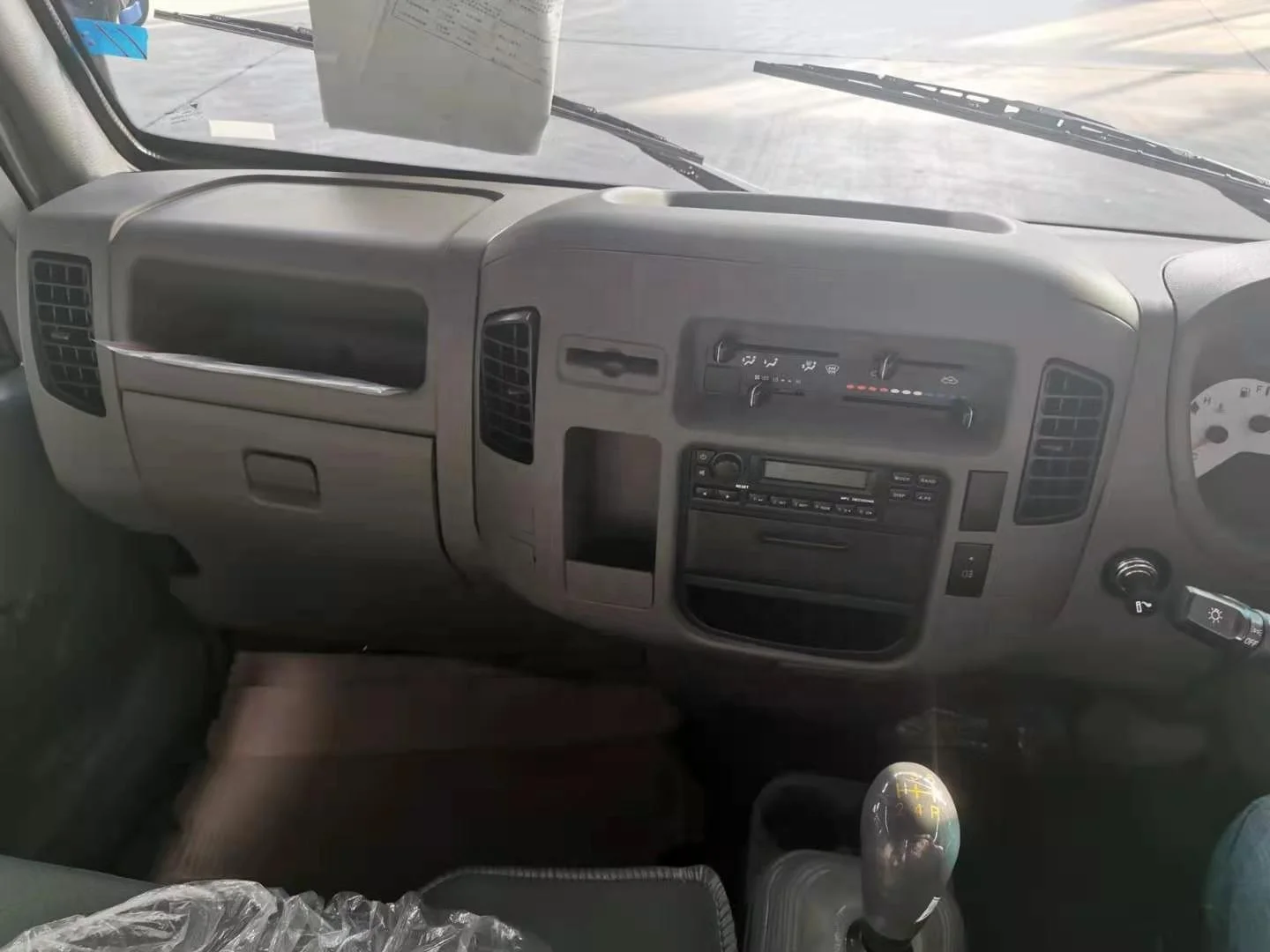 FOTON 3TONS RHD LIGHT CARGO TRUCK WITH 2.8L DIESEL ENGINE AND SINGLE CABIN