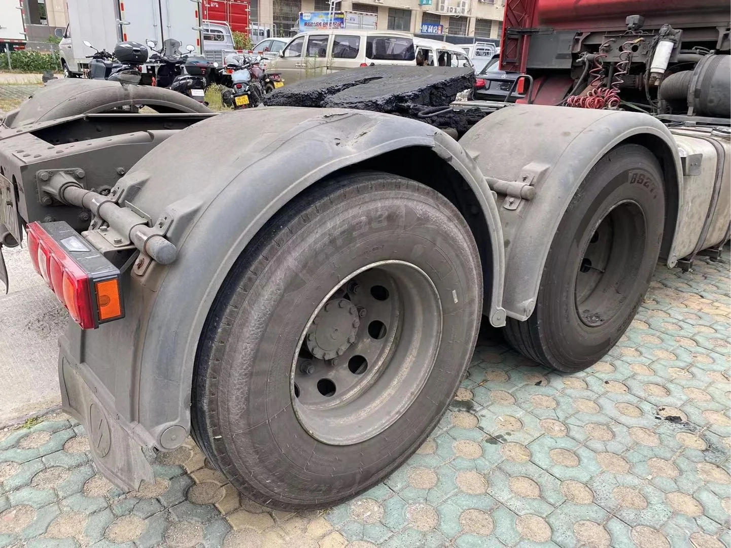 Fast Gear Box Left Steering Classic Edition Used Shacman X3000 6*4 Tractor Heavy-Duty Tractor Truck  Secondhand Shacman X3000