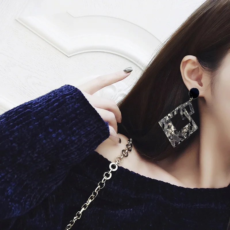 European and American exaggerated fashion all-match acrylic earrings simple geometric pattern long wholesale earrings