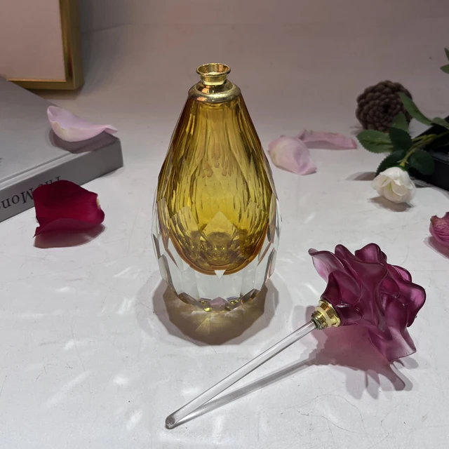 Middle East Style Liuli Flower Lid Essential Oil Bottles Elegant Glass Empty Perfume Bottle With Gift Box