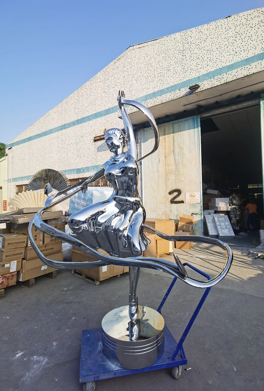 Outdoor Decoration Hand Craft Hotel Lobby Decoration 304 Stainless Steel Custom Made Woman Statue Abstract Sculpture