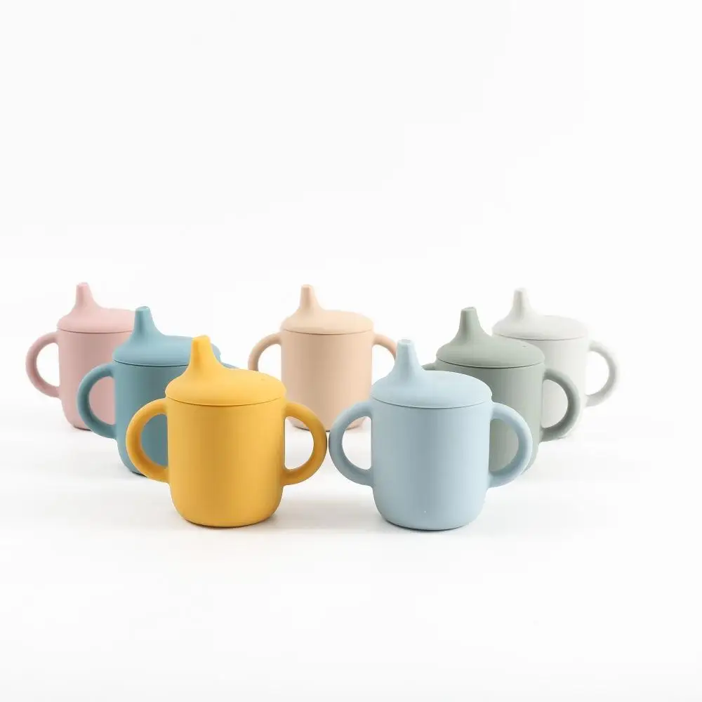 Бесплатные многоразовые силиконовые чашки BPA с соломенной детской закуской с ручкой, легкий захват для детских чашек, набор для обучения отлучению от груди