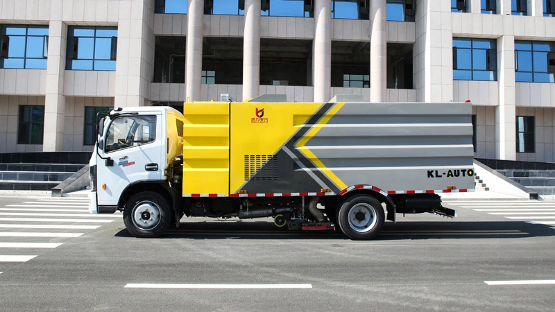China can be customised Dongfeng Dolica vacuum truck with sweeping disc wet and dry cement and concrete sweeper trucks