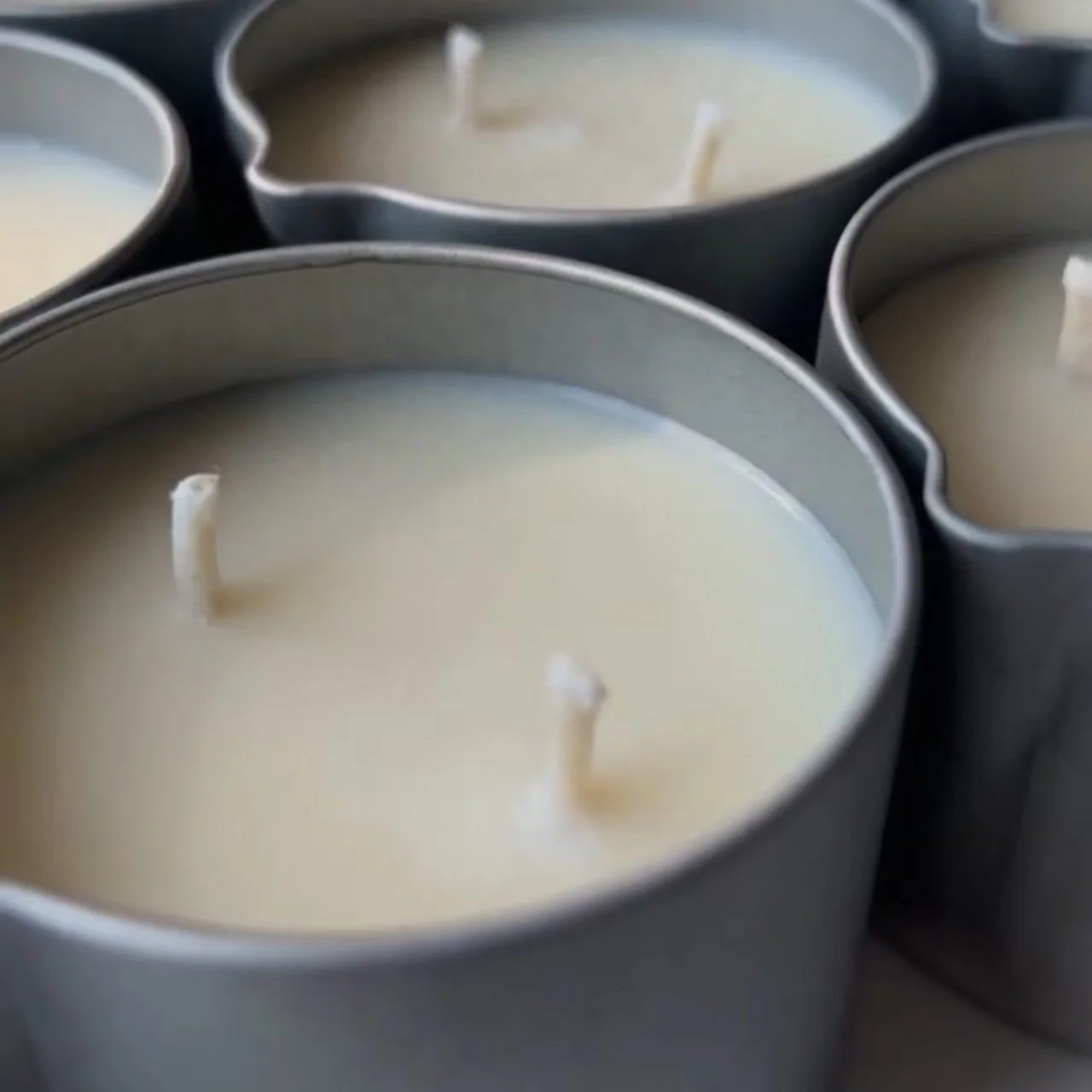 Wholesale Aromatic Shell Mini Body Soy Massage Essential Oil Candles with Spout