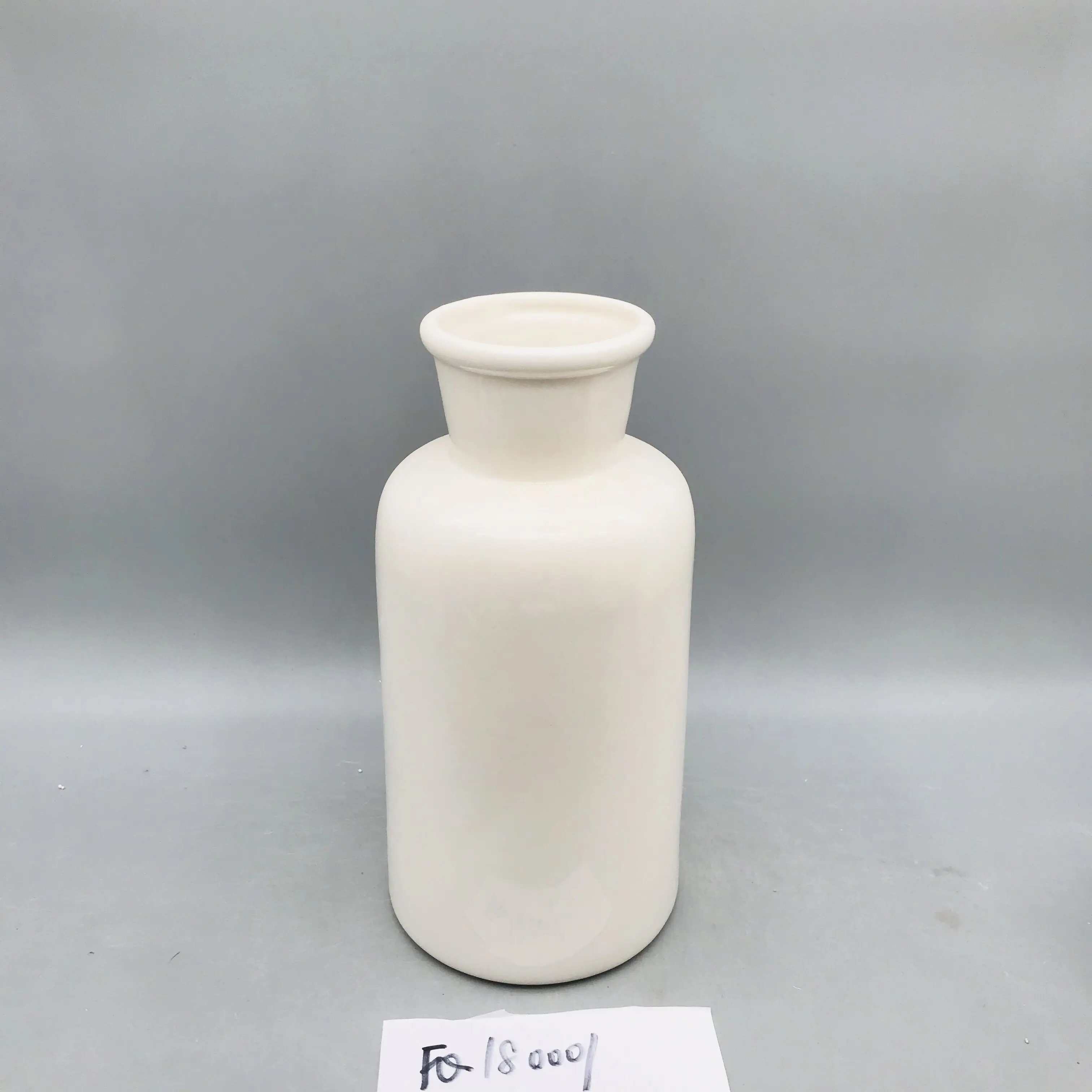 Hot products bottle shape glazed white porcelain flower vase