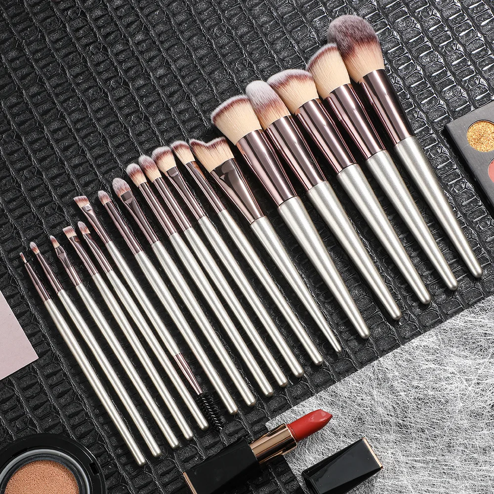 Customizable logo 18 Pcs Professional Makeup Brush Eyeshadow Foundation Powder Cosmetic tools Makeup Brush set Tools Kit