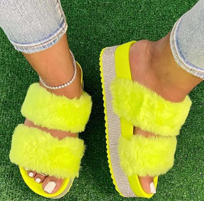 Женские меховые сандалии, модные блестящие босоножки на платформе, разноцветные шлепанцы большого размера