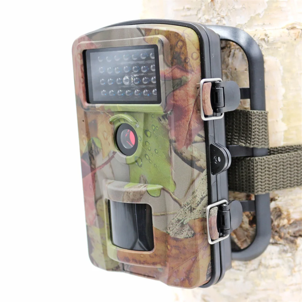 Cheapest 16MP 1080P  Solar Panel Hidden Game Camera Hunting Camera in Forest