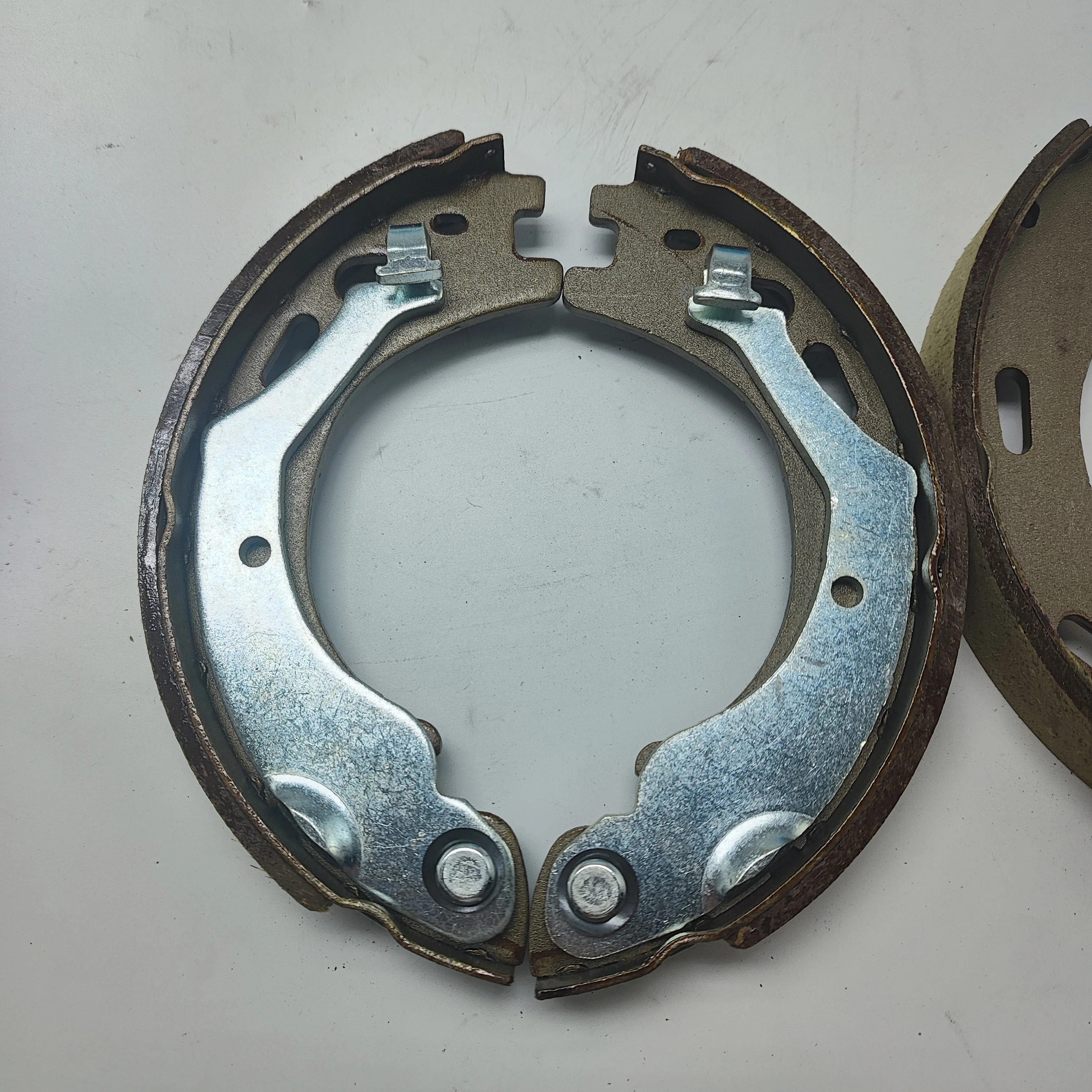 SAIC MAXUS T60 Rear Brake Shoe LDV T60 Hand Brake Pads C00089219 C00089218