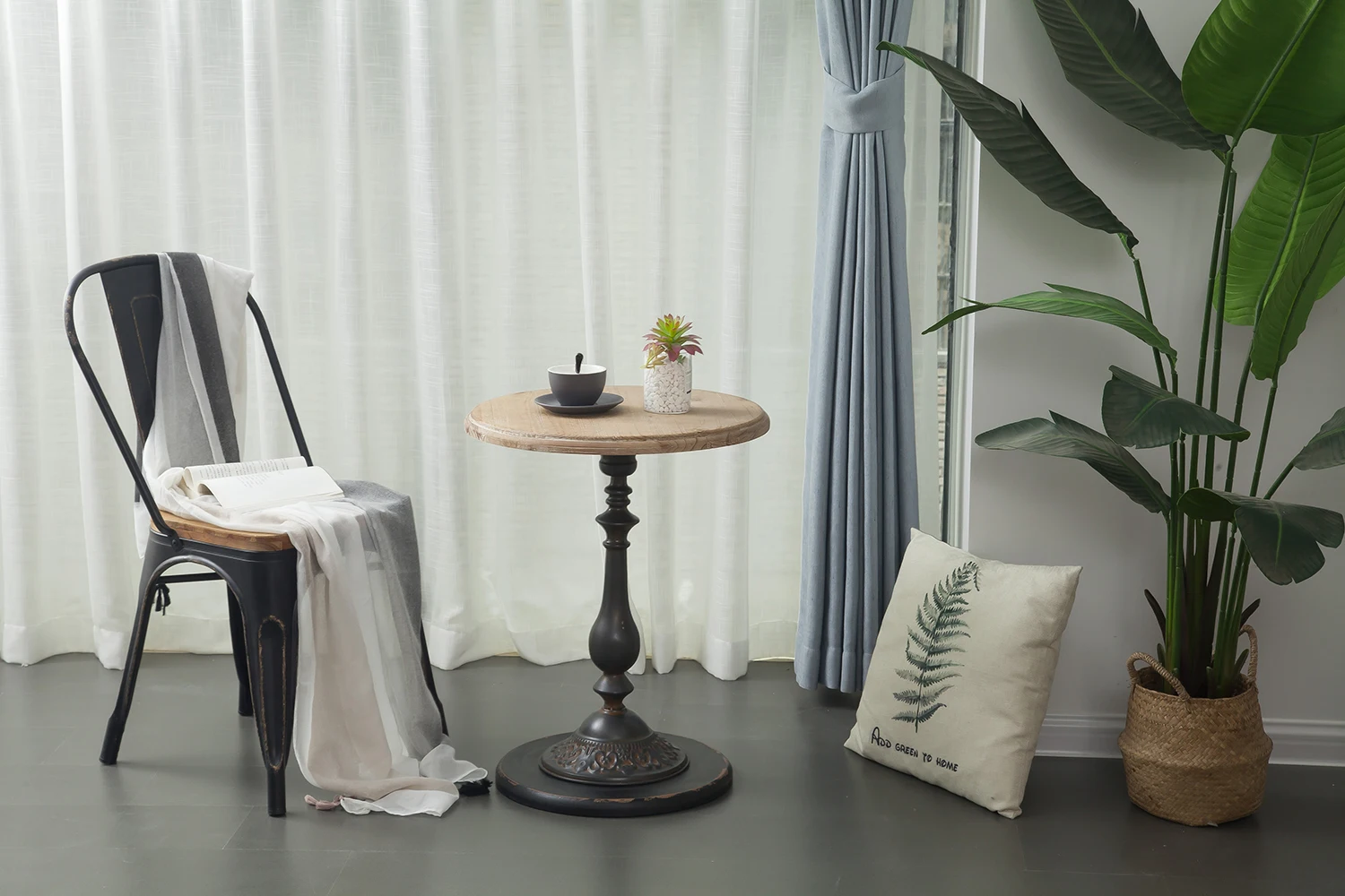 Trending Products 2023 New Arrivals European Country Antique Style Round Coffee Table Wood Vintage Side Coffee Table