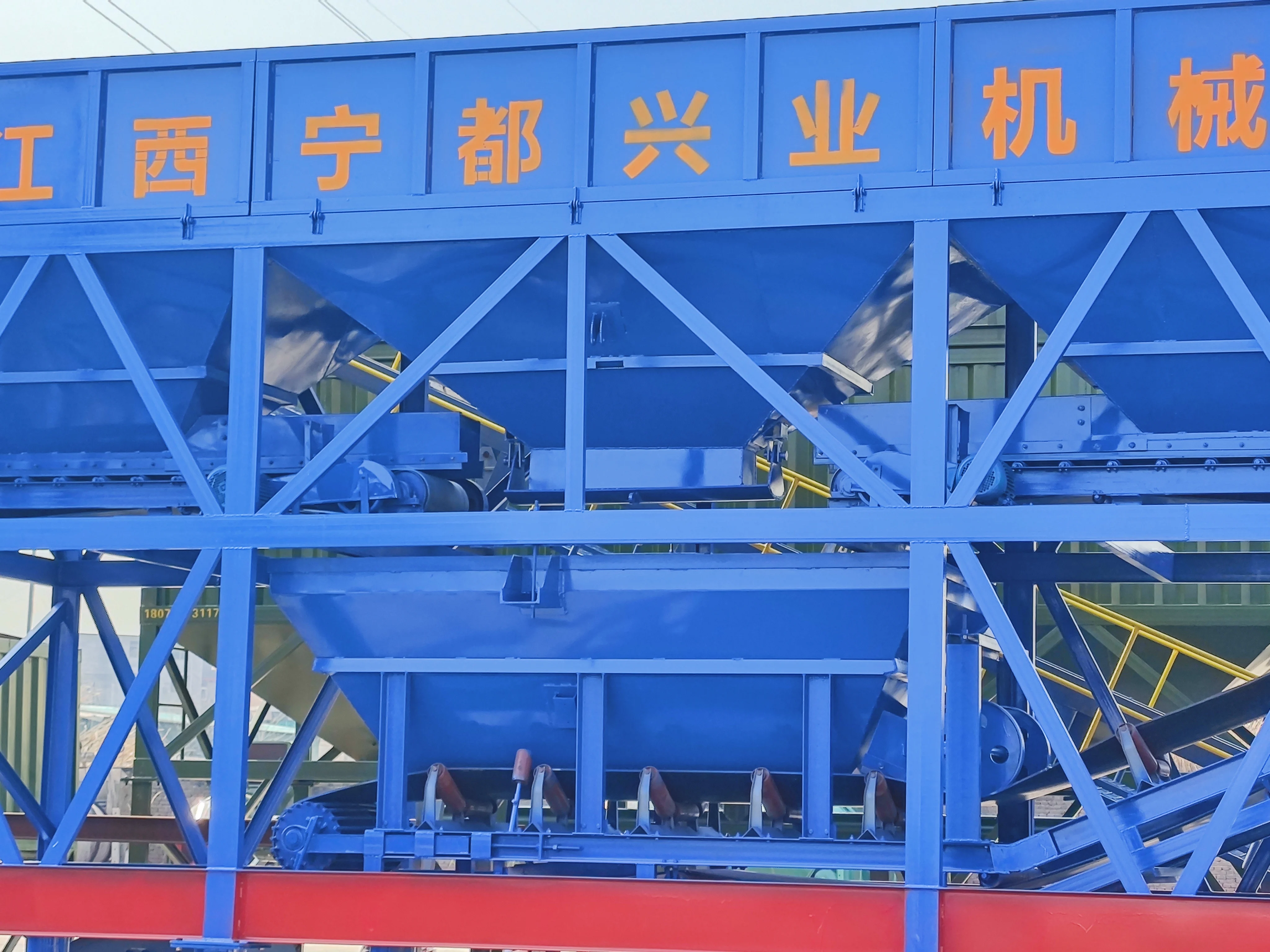 High quality Southeast Asian best-selling HZS120 concrete mixing plant Mobile foundation free mixing plant