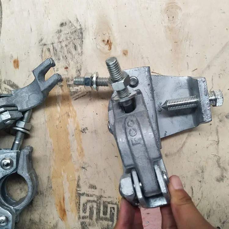 Light Weight Scaffolding Parts Durable Pressed Steel Pipe Clip Fixing Pressed Double Coupler Scaffolding Swivel Clamp